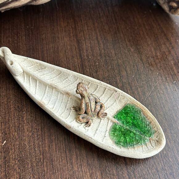 Vtg Pottery Frog On Leaf Incense Stick Holder Ash Collector Trinket Ring Dish - Picture 1 of 7